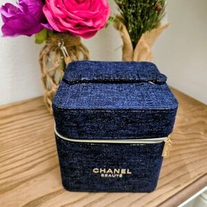 Sold Sold!! Chanel Beauté Navy Cosmetic Case